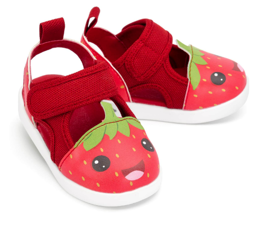 Sandalia infantil con alegre diseno de fresas